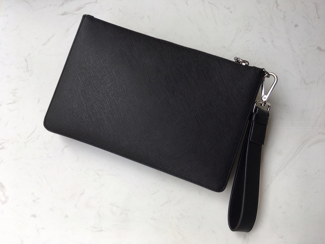 PRADA普拉达进口Saffiano皮革材质男士手包2VF024