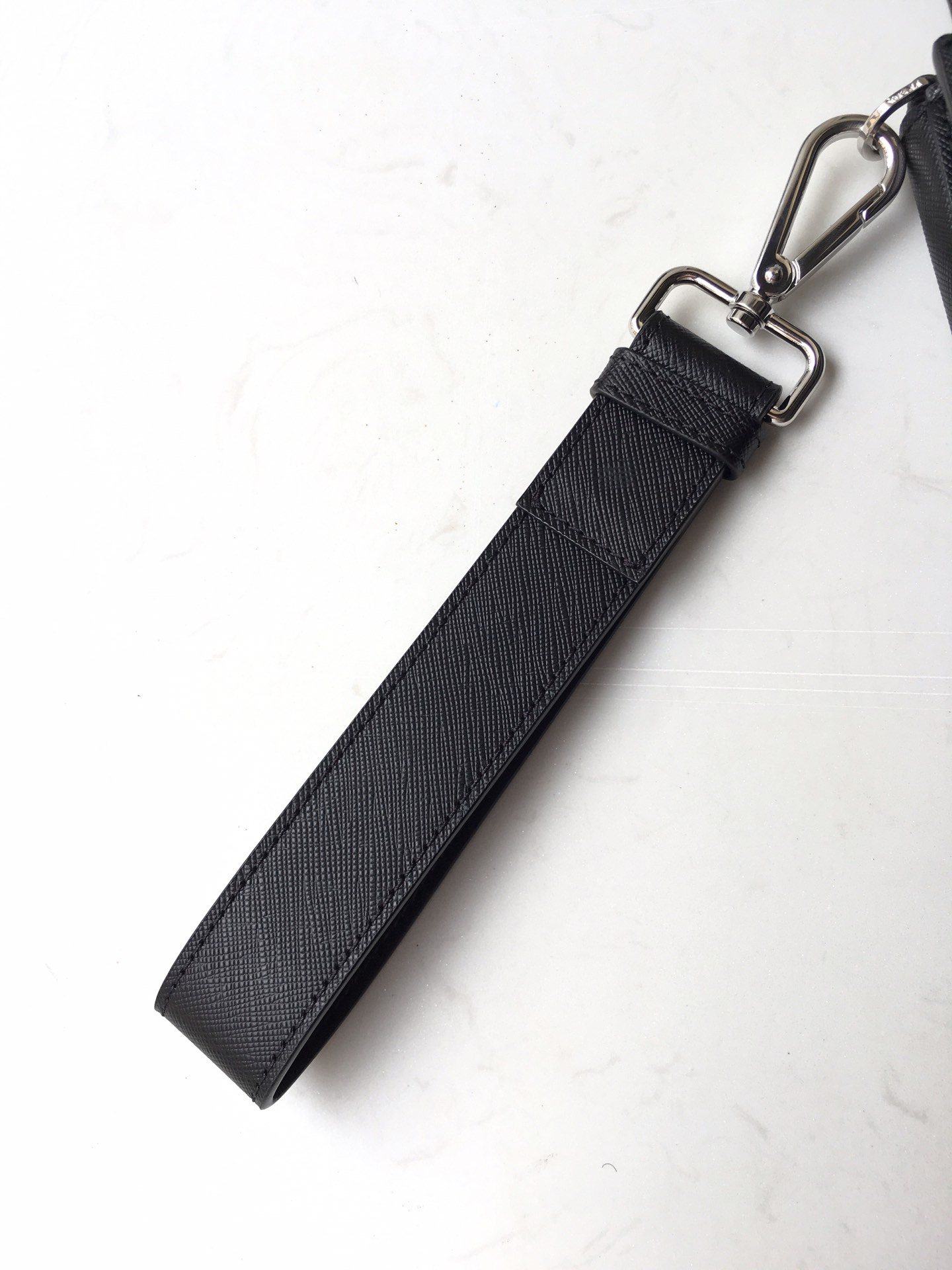 PRADA普拉达进口Saffiano皮革材质男士手包2VF024