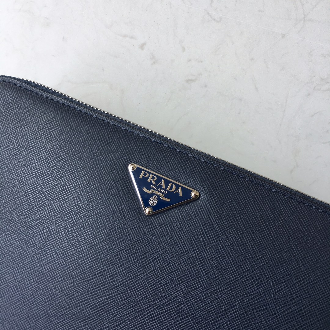 PRADA普拉达进口十字纹牛皮男士手包VA81188