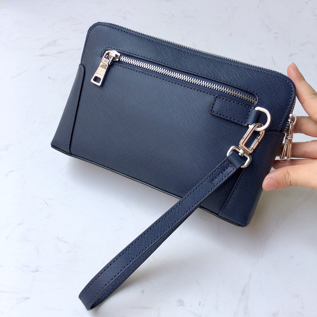 PRADA普拉达进口十字纹牛皮男士手包VA81188