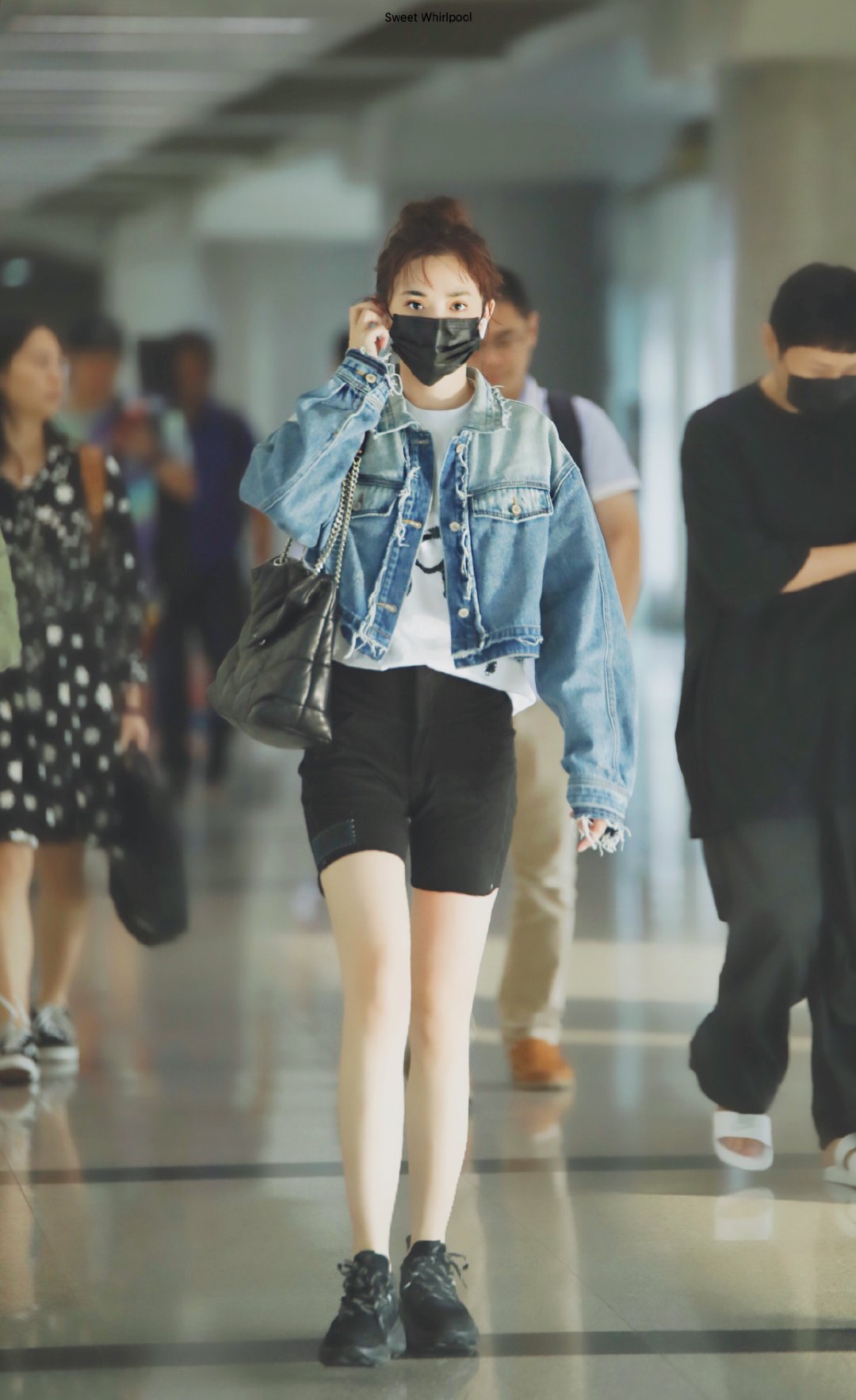 YSL LOULOU PUFFER 35CM 绗缝小羊皮包 577475黑色/银扣