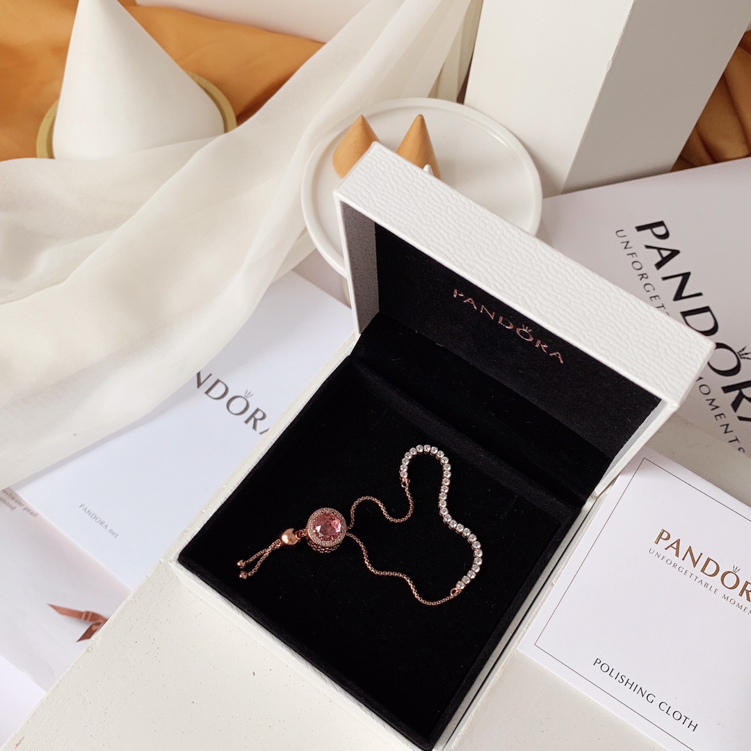 NO:103558,Pandora official website The long peach blossoms shining bracelet The long peach blossoms are beautiful, blooming with love. Pink and white render each other, showing beauty like Chinese ink paintings., Pandora bracelet, bracelet19860909潘多拉官网 漫漫桃花闪耀手链 漫漫桃花嫣然,绽放爱意满满 粉、白色相互渲染,如中国的水墨画般显现美感.,潘多拉手链,bracelet,Jewelry