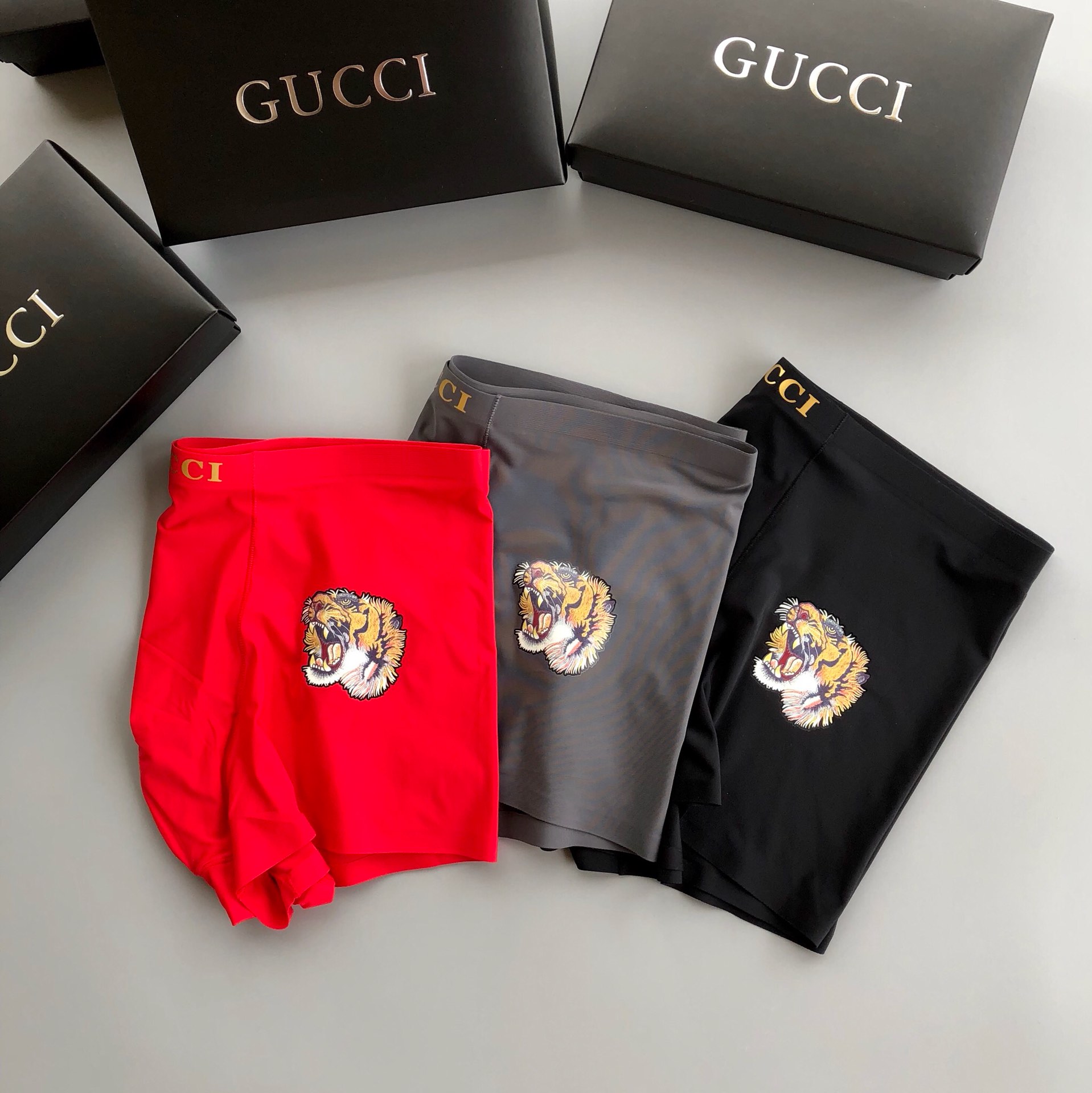  GUCCI 古奇 时尚潮流 必备男士内裤 经典款！采用无痕拼接 无缝压胶工艺 高档羊奶丝材质 轻薄透气