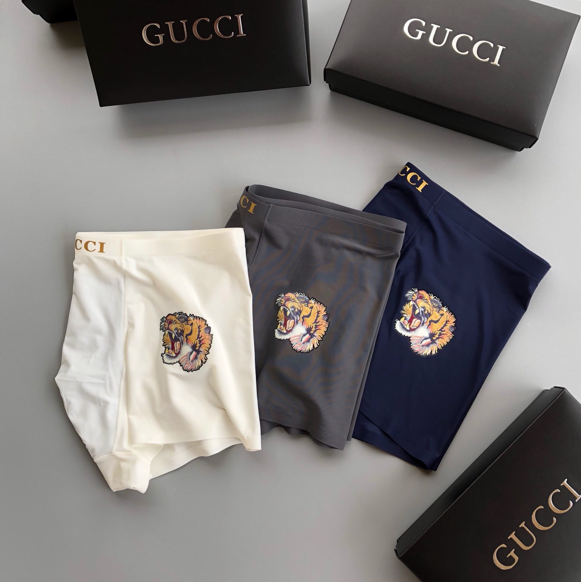  GUCCI 古奇 时尚潮流 必备男士内裤 经典款！采用无痕拼接 无缝压胶工艺 高档羊奶丝材质 轻薄透气