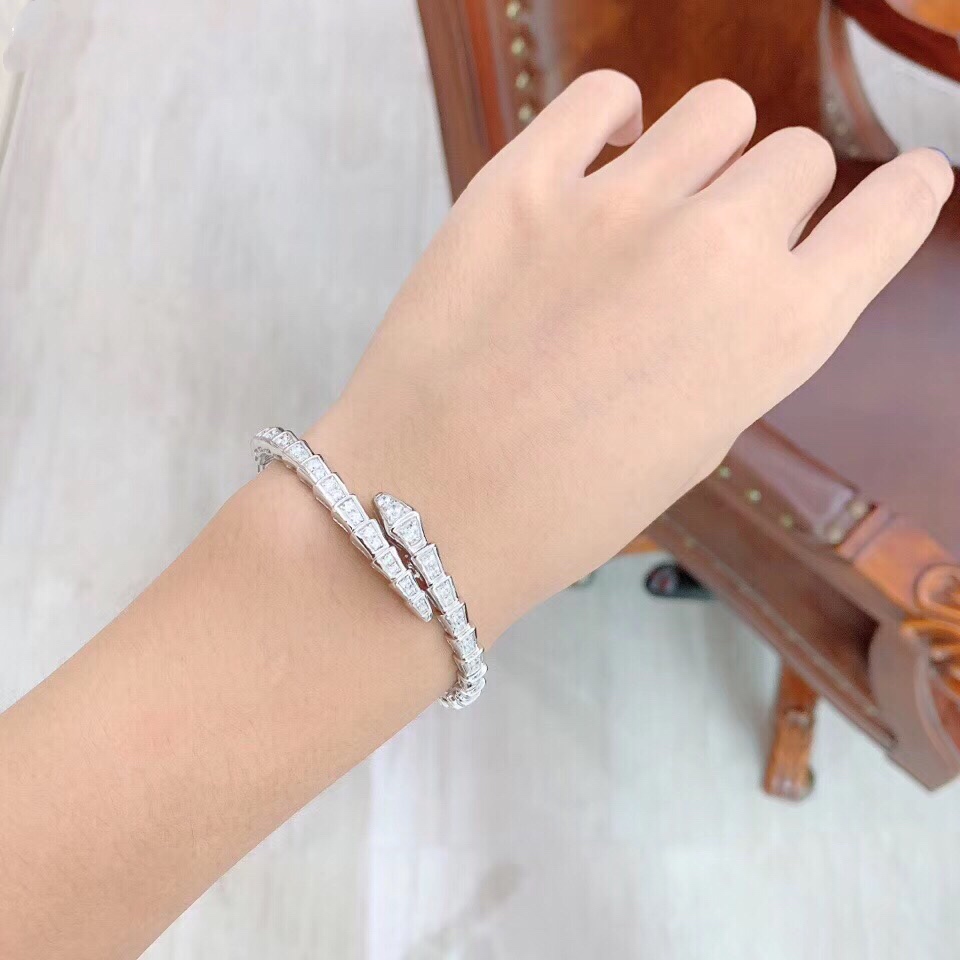 Bvlgari BVLGARI 《宝格丽》蛇镯、级定制 K金工艺 做工精湛 高端定制 同 一样 手镯有弹性、可以略调大小