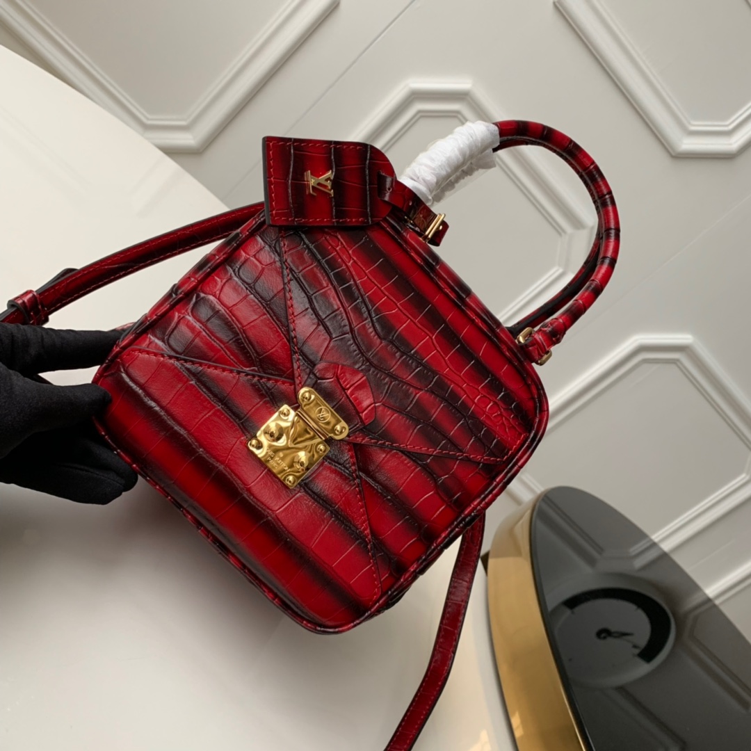 NO:395793,【Exclusive real photo M55334】The new Néo Square handbag integrates elements such as the S-lock lock into the modern cubic configuration. Adjustable leather shoulder straps and leather handles provide a variety of carrying methods. Size 18×16×15cm 2019.,LV【Original leather】,louis vuitton,louis vuitton19860909【独家实拍M55334】全新 Néo Square 手袋将 S-lock 锁扣等路易威登的元素融入摩登立方构型.可调节皮革肩带和皮革手柄提供多种背携方式.尺寸18×16×15cm 2019.,LV【原厂皮】,louis vuitton,louis vuitton,Bag