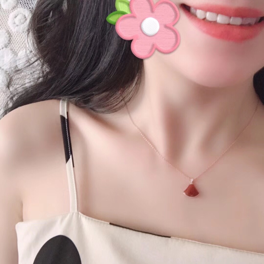  BV天然石小扇子小裙子宝格丽项链。
正品开模！独家！原版手工扣原版细节！完胜真金版！带着进专柜得意
每