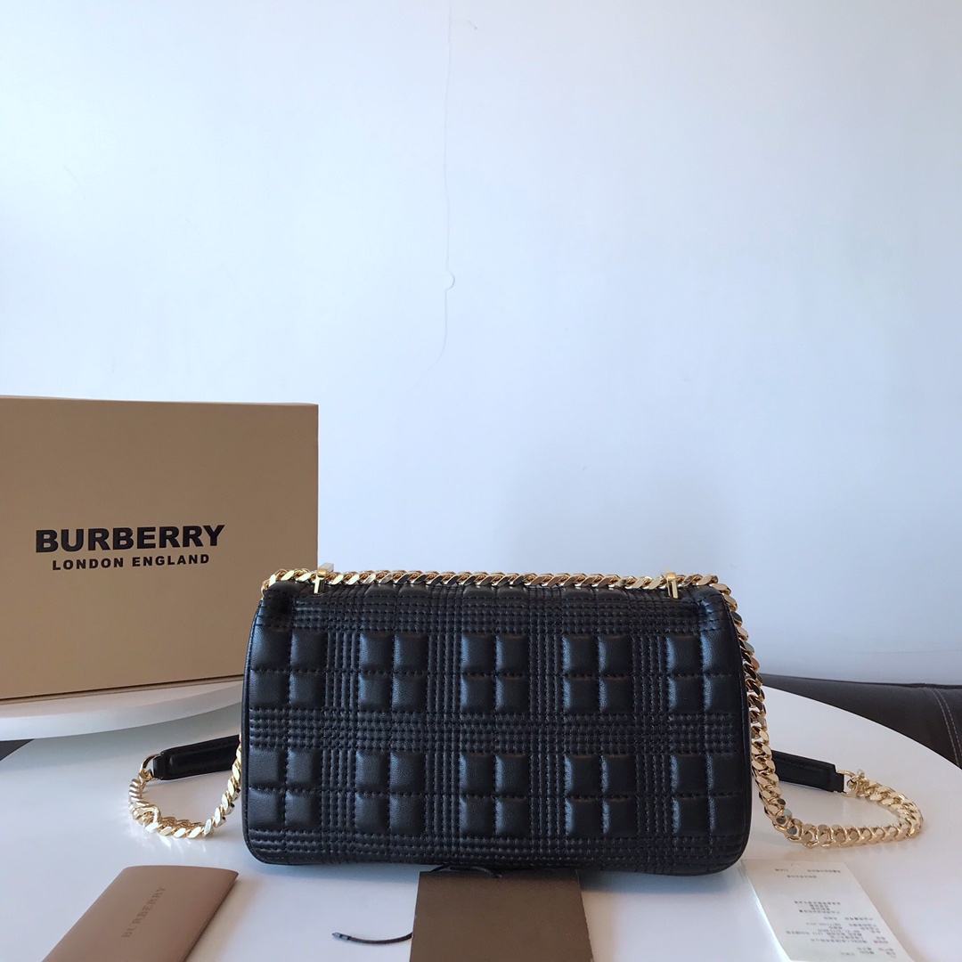 BURBERRY🇬🇧B家专柜最新款萝拉包出货！🎁立体版型的双色时装走秀款✌️采用进口小羊皮材质精制打造，
