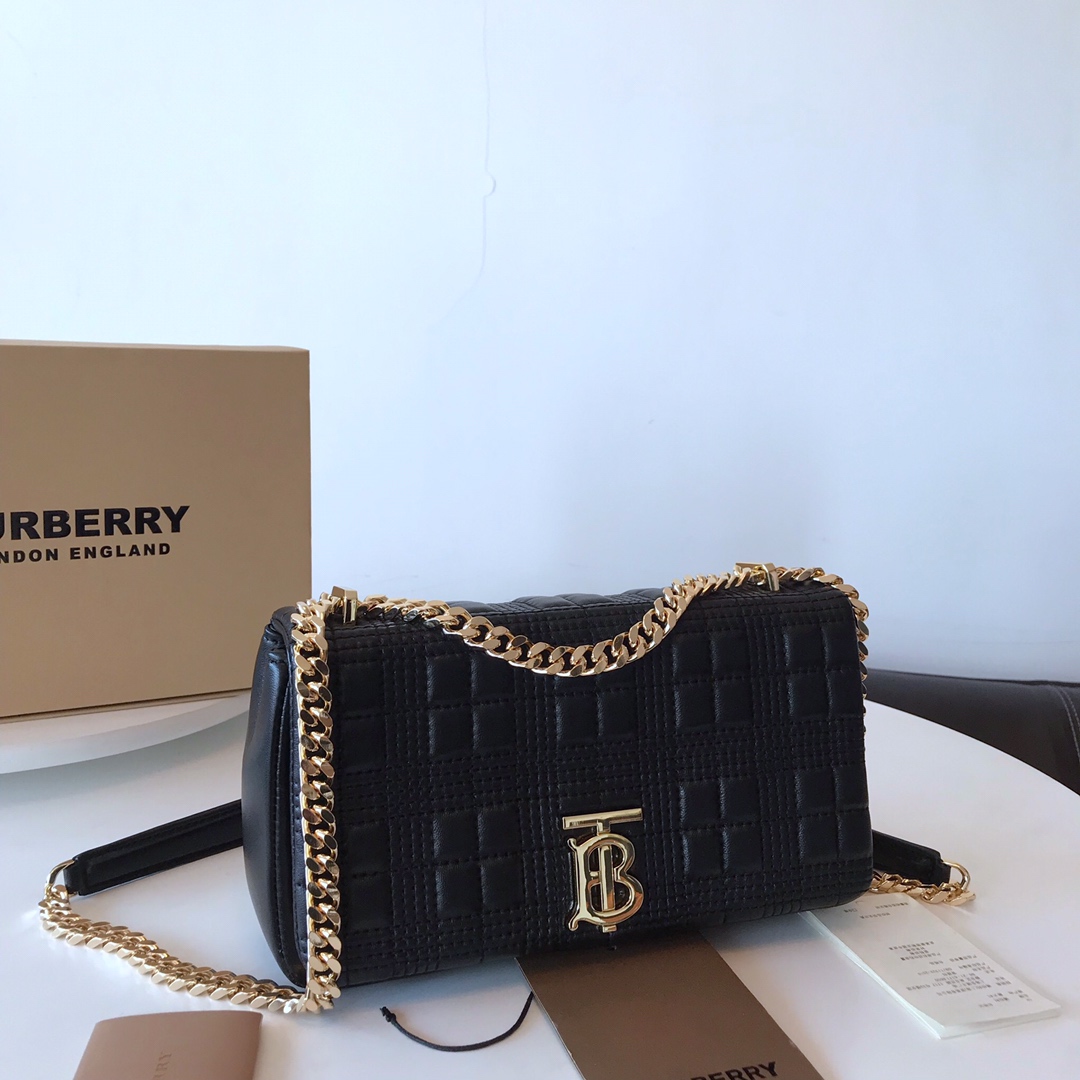 BURBERRY🇬🇧B家专柜最新款萝拉包出货！🎁立体版型的双色时装走秀款✌️采用进口小羊皮材质精制打造，