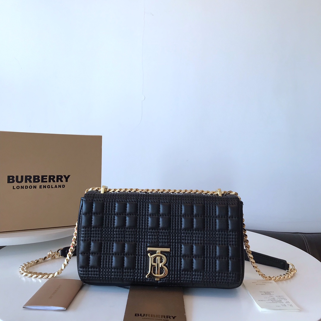 BURBERRY🇬🇧B家专柜最新款萝拉包出货！🎁立体版型的双色时装走秀款✌️采用进口小羊皮材质精制打造，