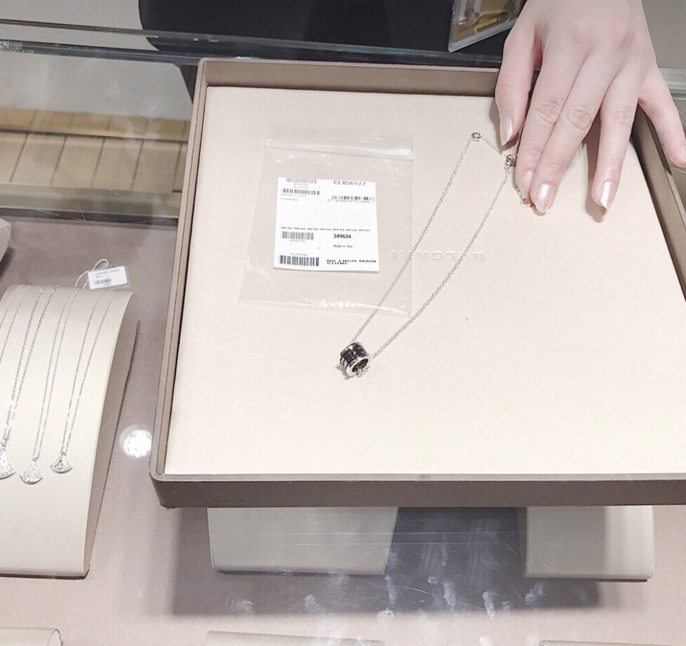 Bvlgari 宝格丽BV慈善款小红人项链 一直的 款 、永恒 美到摘不下来～各种明星 黑陶瓷925纯银