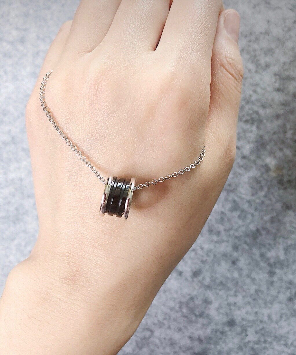 Bvlgari 宝格丽BV慈善款小红人项链 一直的 款 、永恒 美到摘不下来～各种明星 黑陶瓷925纯银