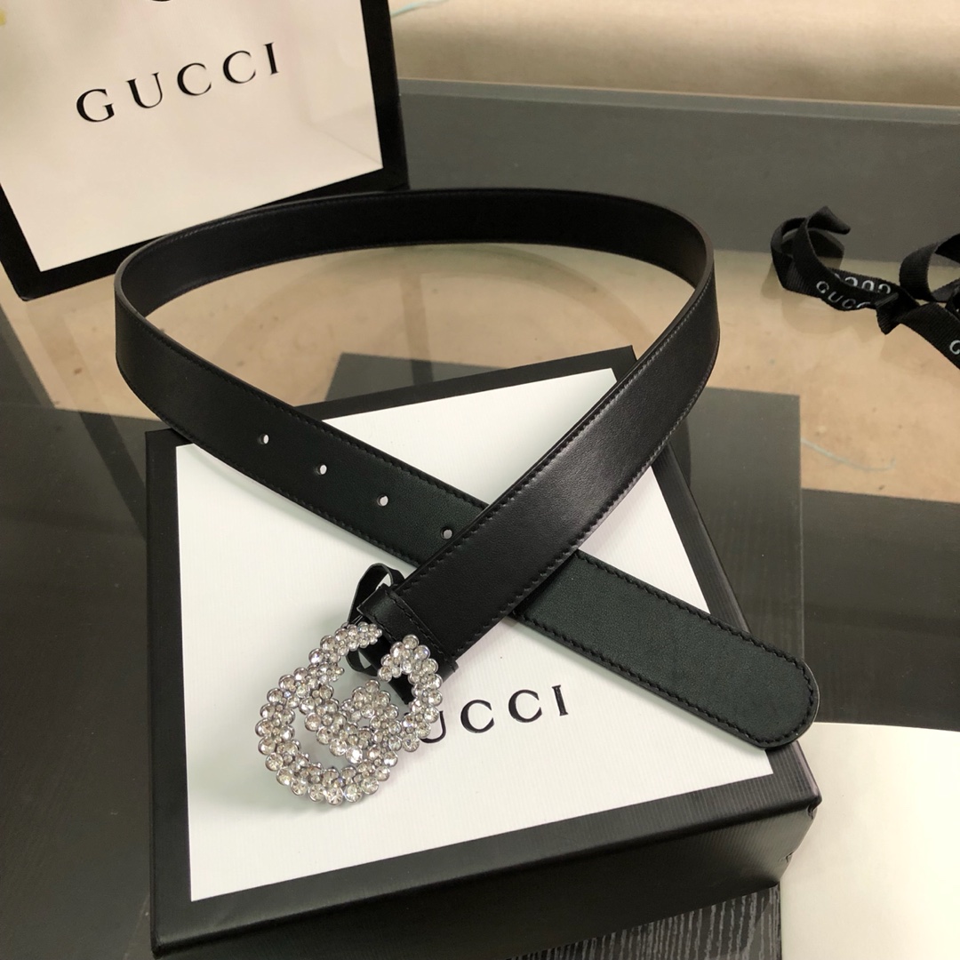 古琦🌊🌊🌊3.0Cm，水晶钻扣GUCCI欧美原单系列更新👏👏👏。原版进口纳帕皮双面：黑色，外观设计到选材