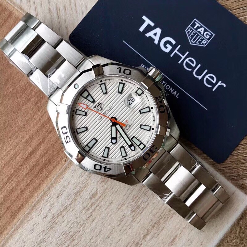 NO:727763,Batch: Original box: 50 hard goods, Original Tagheuer, TAG Heuer Aquaracer series mechanical watch, counter 16500. ~43mm diameter, sapphire mirror, super luminous hands, original Swiss movement, support for disassembly and inspection, tough guy style, ultra-difficult stainless steel wire drawing process cannot be imitated, one watch and one code with hangtag, counter synchronization!  Brand new complete set!  ,,tag heue19860909批: 原盒:50 硬货,Original Tagheuer,泰格豪雅竞潜系列机械表,专柜16500. ~43mm表径,蓝宝石镜面,超强夜光指针,原装瑞士机芯,支持拆机验货,硬汉风格,超高难度精钢拉丝工艺无法仿制,一表一码配吊牌,专柜同步！全新全套出！,,tag heue,Watch