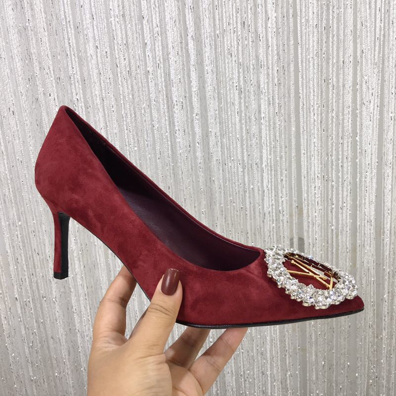 NO:872085,[7.5cm heel height] The latest model in the counter. A must-have for goddesses in autumn and winter, suitable for various social occasions, and the first choice for wedding shoes. The original molded crystal diamond buckle is so sparkling, and the fabric is imported A-grade high mercerized cashmere fabric. The whole leather is constantly cut, the original molded heel shape, and the inside of the foot pad is imported sheepskin. The outsole is imported genuine leather sole with logo, injection molding process, more wear-resistant. Atmospheric metal three-dimensional LOG buckle design, creating the most beautiful single product. Color black  Maroon, violet. Size 34-40 (41 made to order, non-refundable), single shoes, sheepskin19860909【7.5cm跟高】 专柜最新款.秋冬女神必备款,适合各种社交场合、婚鞋也是首选哦.原版开模水晶钻扣,颗颗都是那么闪,面料进口A级高丝光羊绒面料 .整皮开料不断帮,原版开模跟型,垫脚内里进口羊皮.大底进口logo真皮底,注塑工艺,更耐磨 .大气金属立体LOG扣设计 ,打造最美单品.颜色黑色 枣红,紫罗兰色.码数34-40（41订做不退换）,单鞋,sheepskin,Women's Shoes