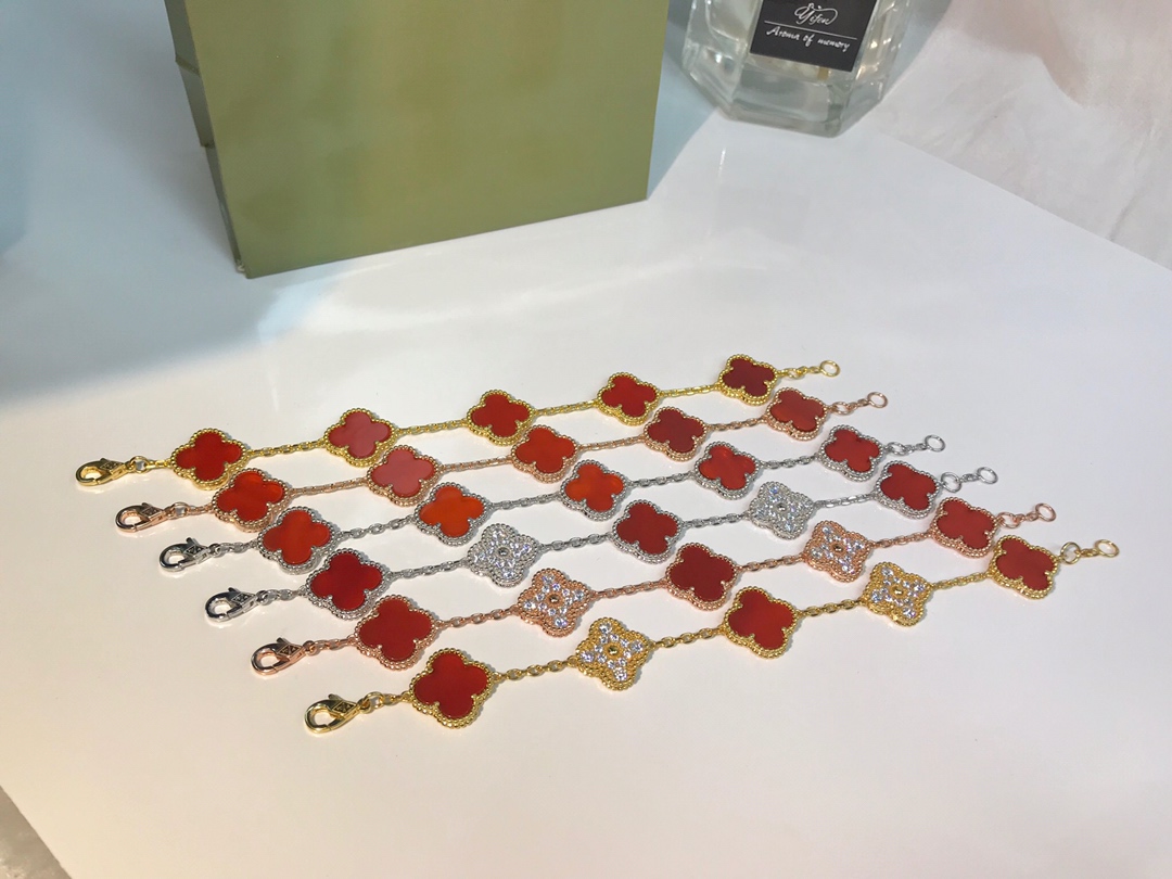 NO:101326,Sterling silver high-version 5-flower bracelet double-sided diamond four-leaf clover bracelet collection picture, Vca bracelet, bracelet, pure silver19860909纯银高版本5花手链双面带钻四叶草手链集合图,Vca手链,bracelet,pure silver,Jewelry