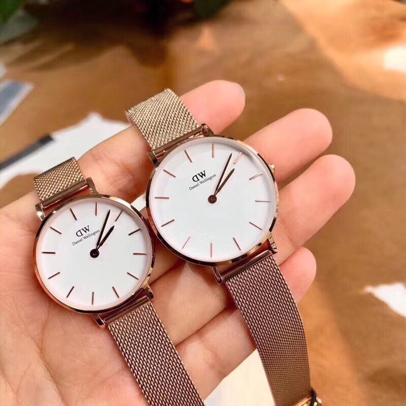 الساعات موضة