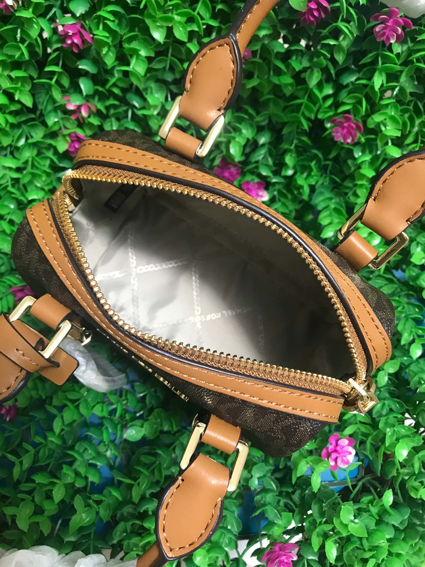 Michael Kors MK 新款Bedford Legacy迷你枕头包
