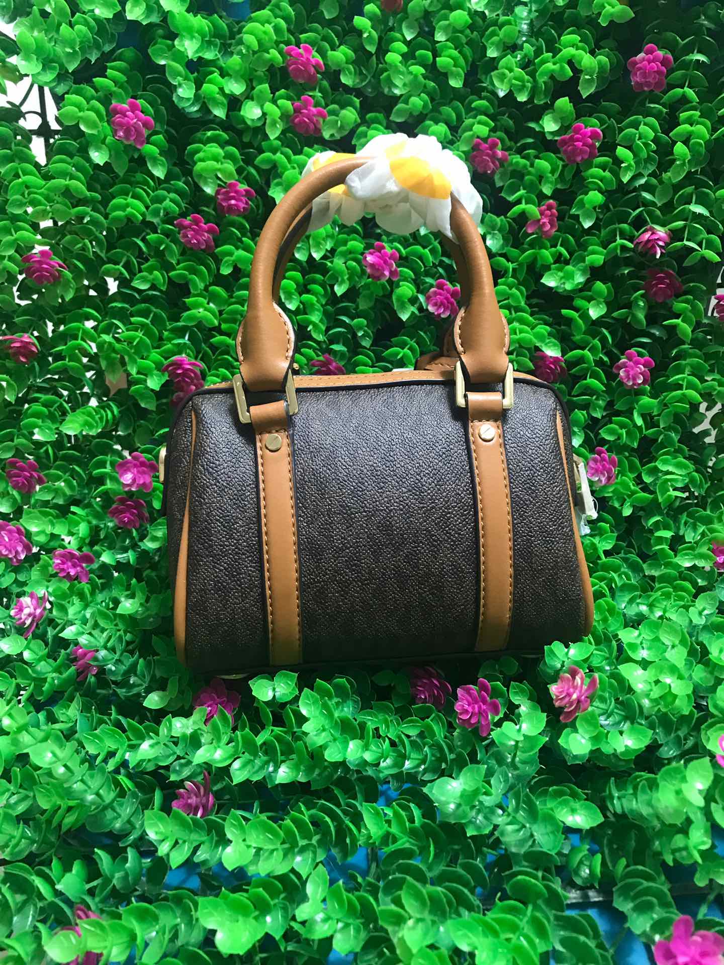Michael Kors MK 新款Bedford Legacy迷你枕头包