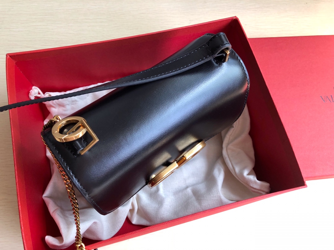 华伦天奴Valentino大V扣复古进口牛皮单肩包0074S