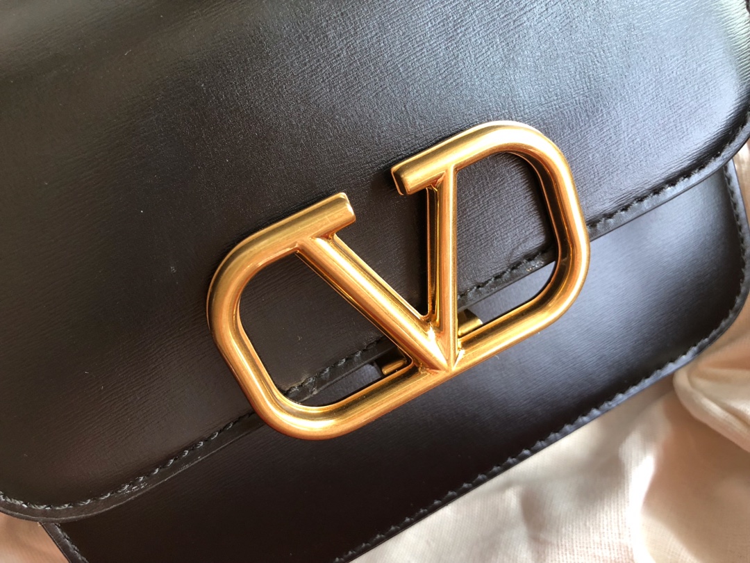 华伦天奴Valentino大V扣复古进口牛皮单肩包0074S