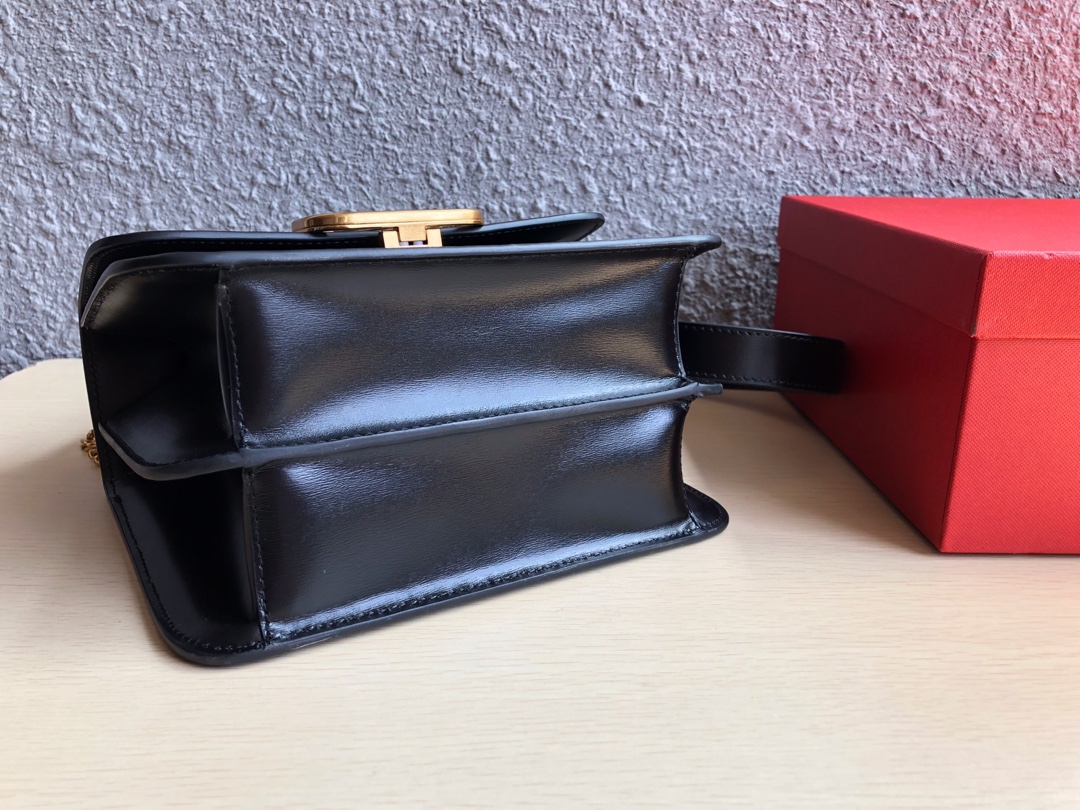 华伦天奴Valentino大V扣复古进口牛皮单肩包0074L