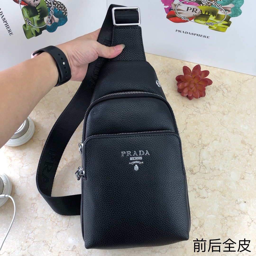 🌾，男包胸包💼专供男士 倾向简洁为主 皮质就注定成为重点✨进口牛皮 沉稳低调 实用商务风格⚠️作为男士基础单品最适合不过
