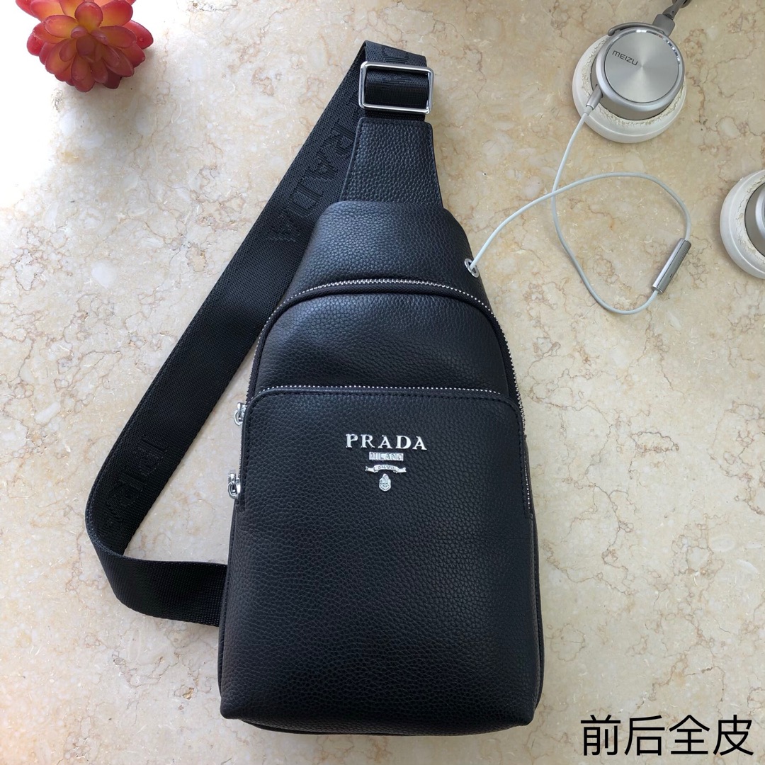 🌾，男包胸包💼专供男士 倾向简洁为主 皮质就注定成为重点✨进口牛皮 沉稳低调 实用商务风格⚠️作为男士基础单品最适合不过