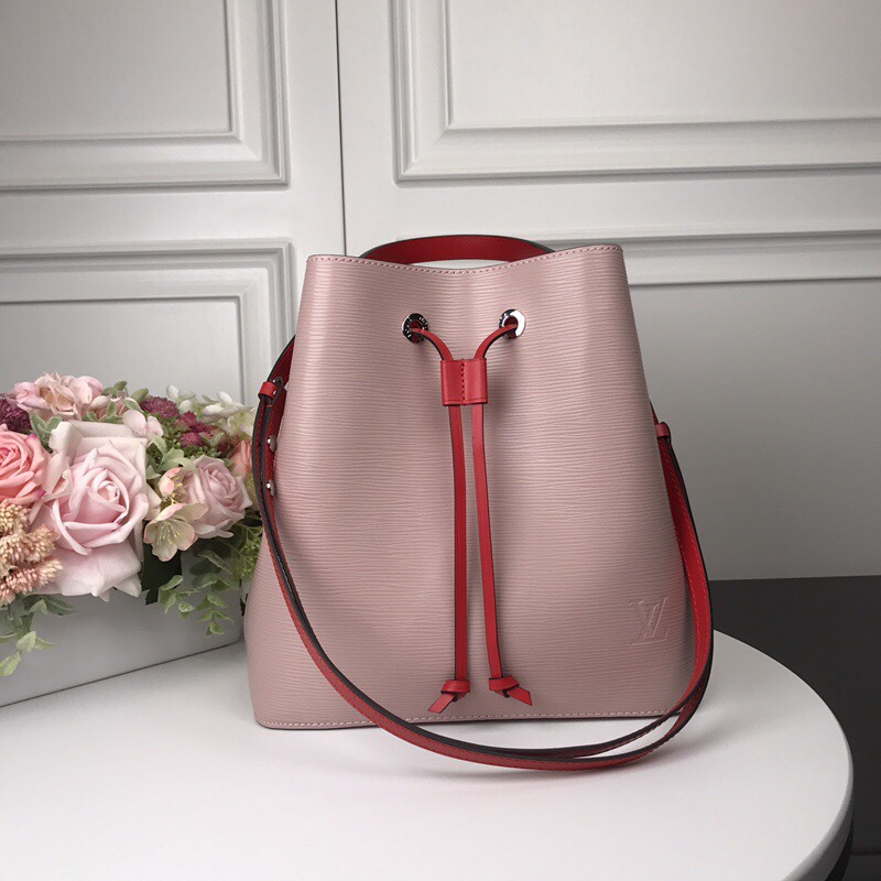 👏M54366粉【顶级原单】 💁🏻LOCKME BUCKET 手袋此款时尚桶包的设计原型来自一款风格优雅
