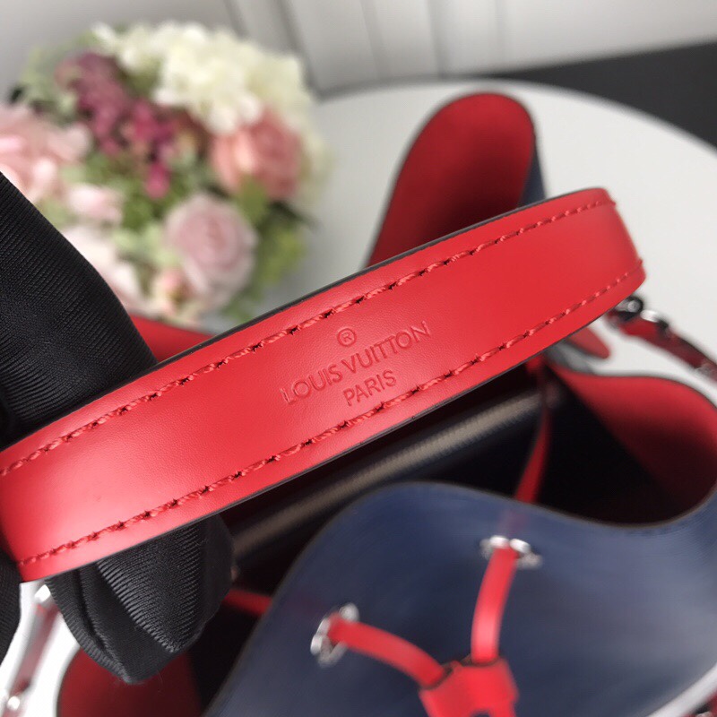 👏M54366靛蓝【顶级原单】 💁🏻LOCKME BUCKET 手袋此款时尚桶包的设计原型来自一款风格优