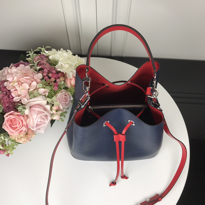 👏M54366靛蓝【顶级原单】 💁🏻LOCKME BUCKET 手袋此款时尚桶包的设计原型来自一款风格优