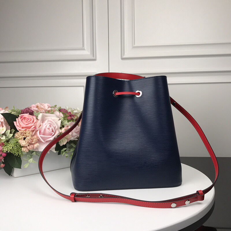 👏M54366靛蓝【顶级原单】 💁🏻LOCKME BUCKET 手袋此款时尚桶包的设计原型来自一款风格优