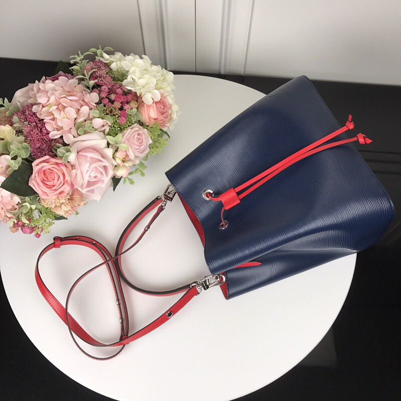 👏M54366靛蓝【顶级原单】 💁🏻LOCKME BUCKET 手袋此款时尚桶包的设计原型来自一款风格优