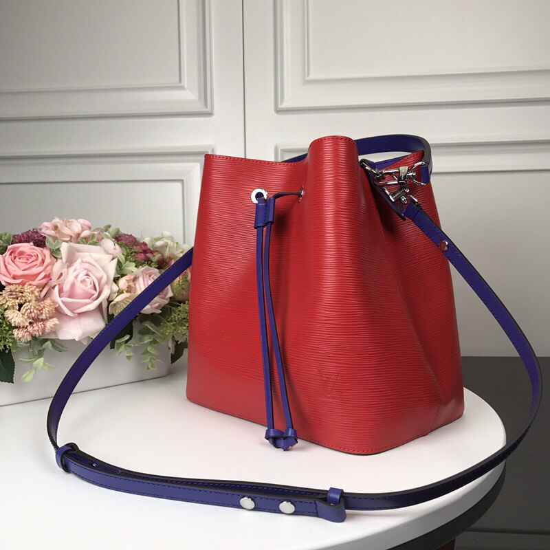 👏M54366红【顶级原单】 💁🏻LOCKME BUCKET 手袋此款时尚桶包的设计原型来自一款风格优雅