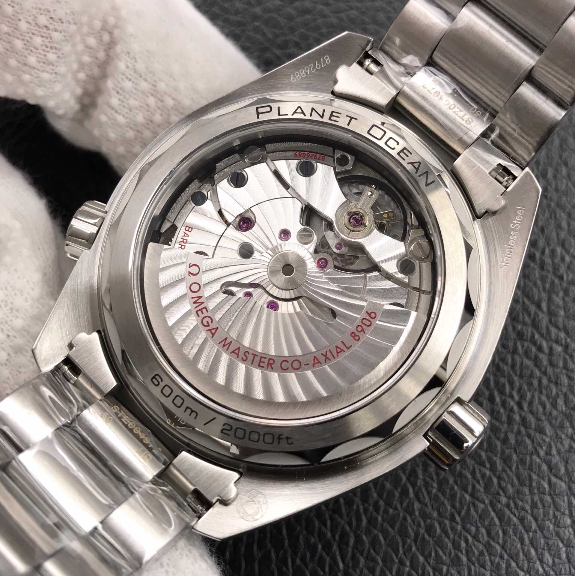 VS新品发售：海马600GMT太极圈43.5mm 一体的黑白陶瓷圈
