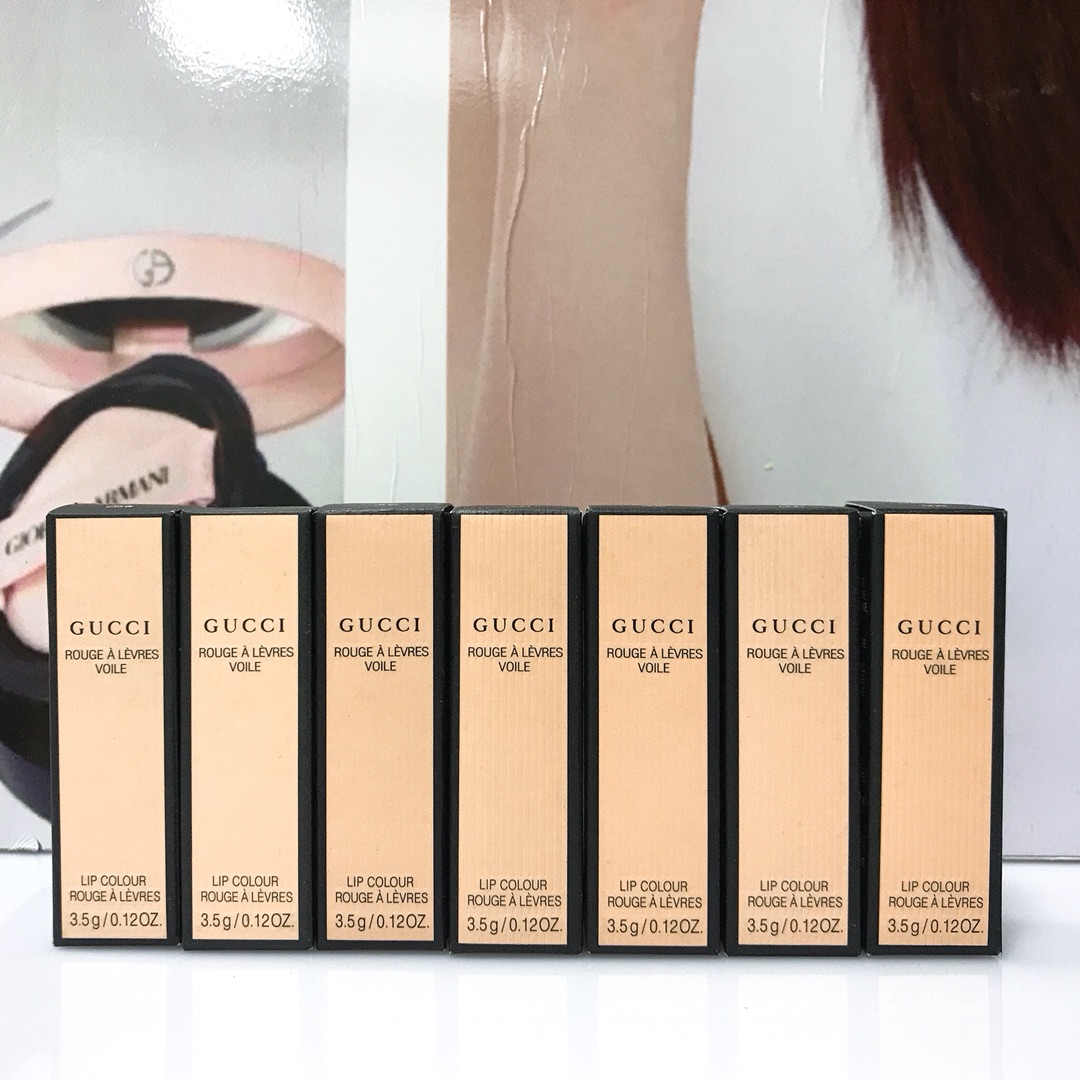 32! Precio ajustado, lápiz labial floral Gucci 💄 El nuevo lápiz labial floral de Gucci, otra vez en tendencia de agota…