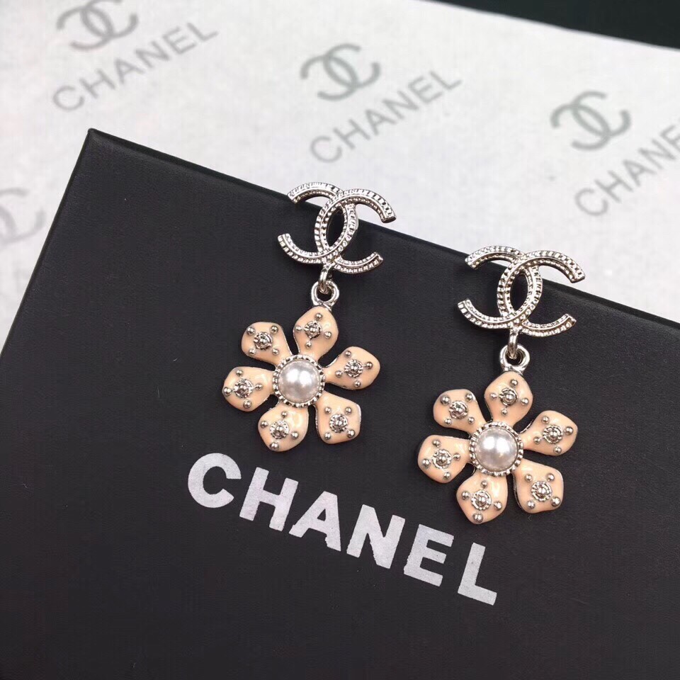 👑Chanel 🌴🌴春天气息花朵耳钉 🔆小香19春季新款  花朵树脂 🌺 耳钉耳环 超级 适合小姑娘美美