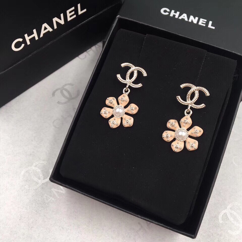 👑Chanel 🌴🌴春天气息花朵耳钉 🔆小香19春季新款  花朵树脂 🌺 耳钉耳环 超级 适合小姑娘美美