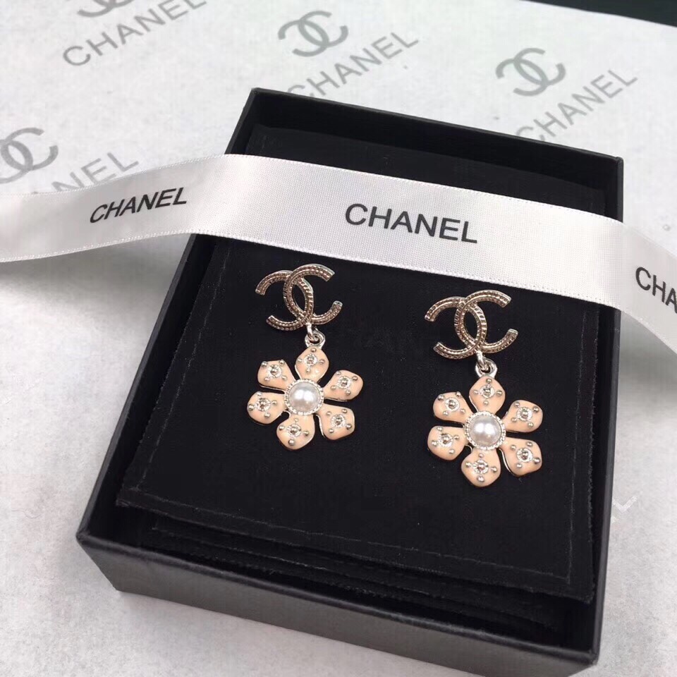 👑Chanel 🌴🌴春天气息花朵耳钉 🔆小香19春季新款  花朵树脂 🌺 耳钉耳环 超级 适合小姑娘美美