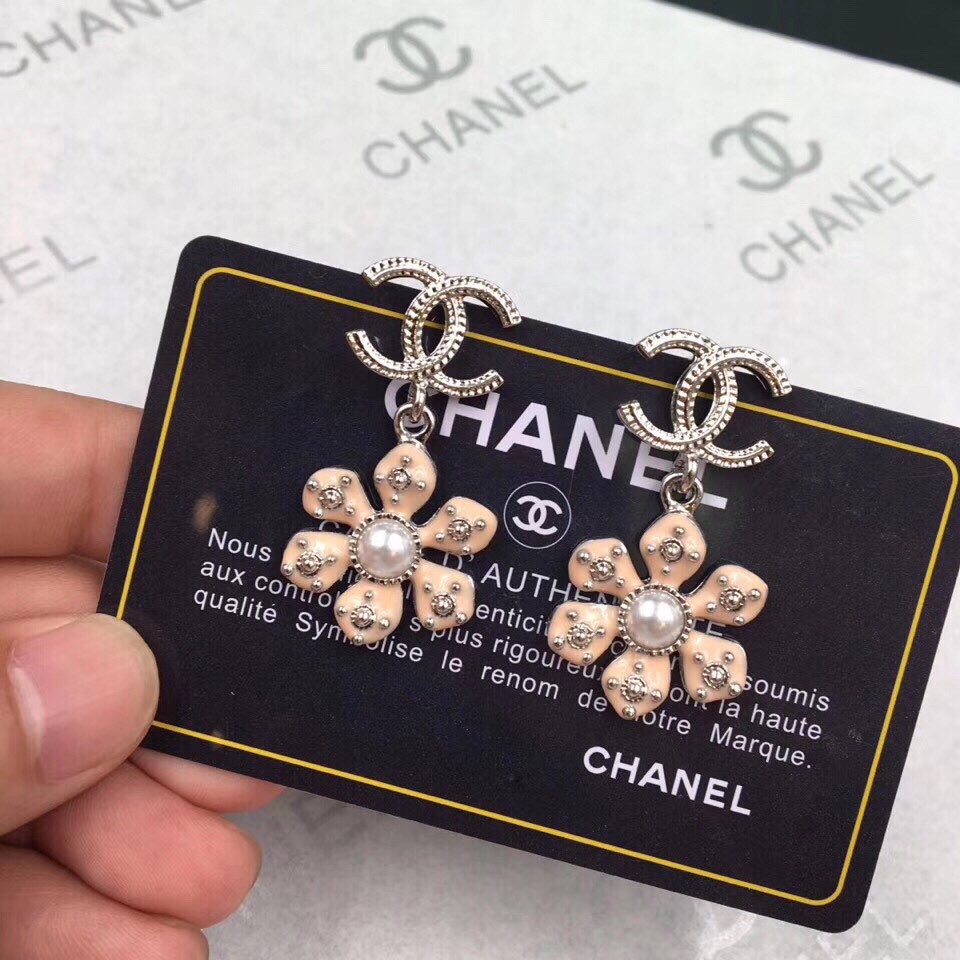 👑Chanel 🌴🌴春天气息花朵耳钉 🔆小香19春季新款  花朵树脂 🌺 耳钉耳环 超级 适合小姑娘美美