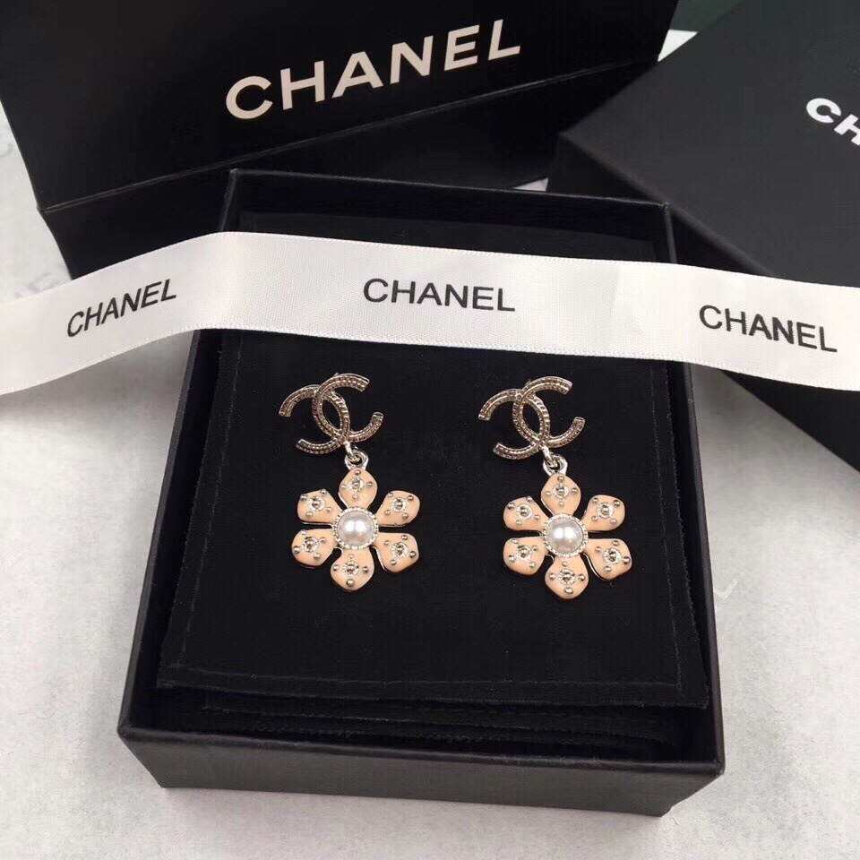 👑Chanel 🌴🌴春天气息花朵耳钉 🔆小香19春季新款  花朵树脂 🌺 耳钉耳环 超级 适合小姑娘美美