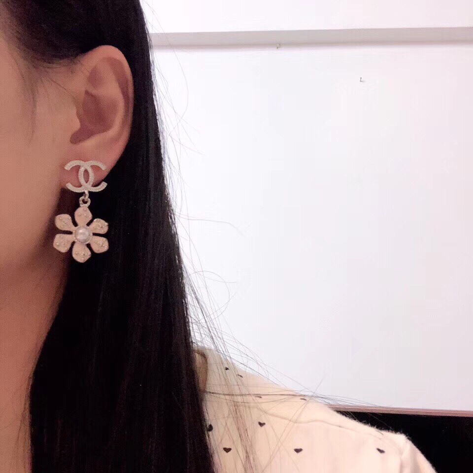 👑Chanel 🌴🌴春天气息花朵耳钉 🔆小香19春季新款  花朵树脂 🌺 耳钉耳环 超级 适合小姑娘美美