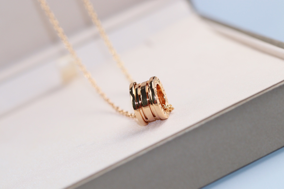 NO:103962,Poly B.zero 1 spring necklace is definitely a classic among classics. Since its release, its popularity has never decreased. It is still the most common 