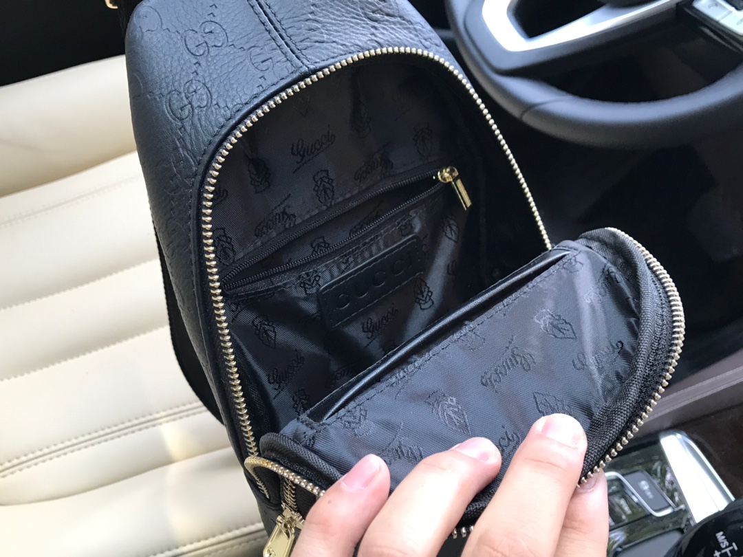 、型号：33230-2#BLACK（原单货）【进口五金🐊配手👋腕扣🔒】专柜原单，男包胸包爆款强强专柜同步