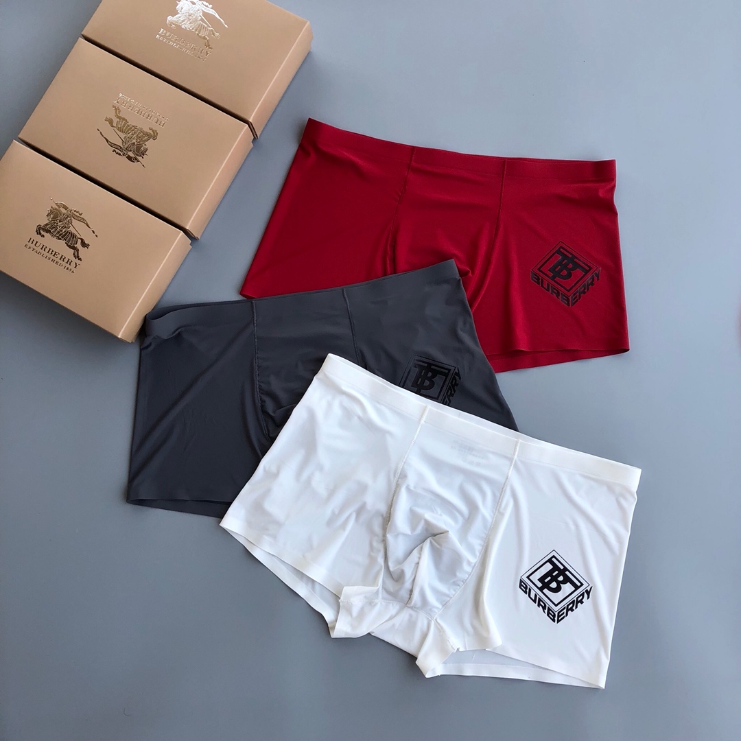  Burberry 巴宝莉 经典男士精品！采用无痕拼接 无缝压胶工艺 高档羊奶丝材质 轻薄透气丝滑 无束