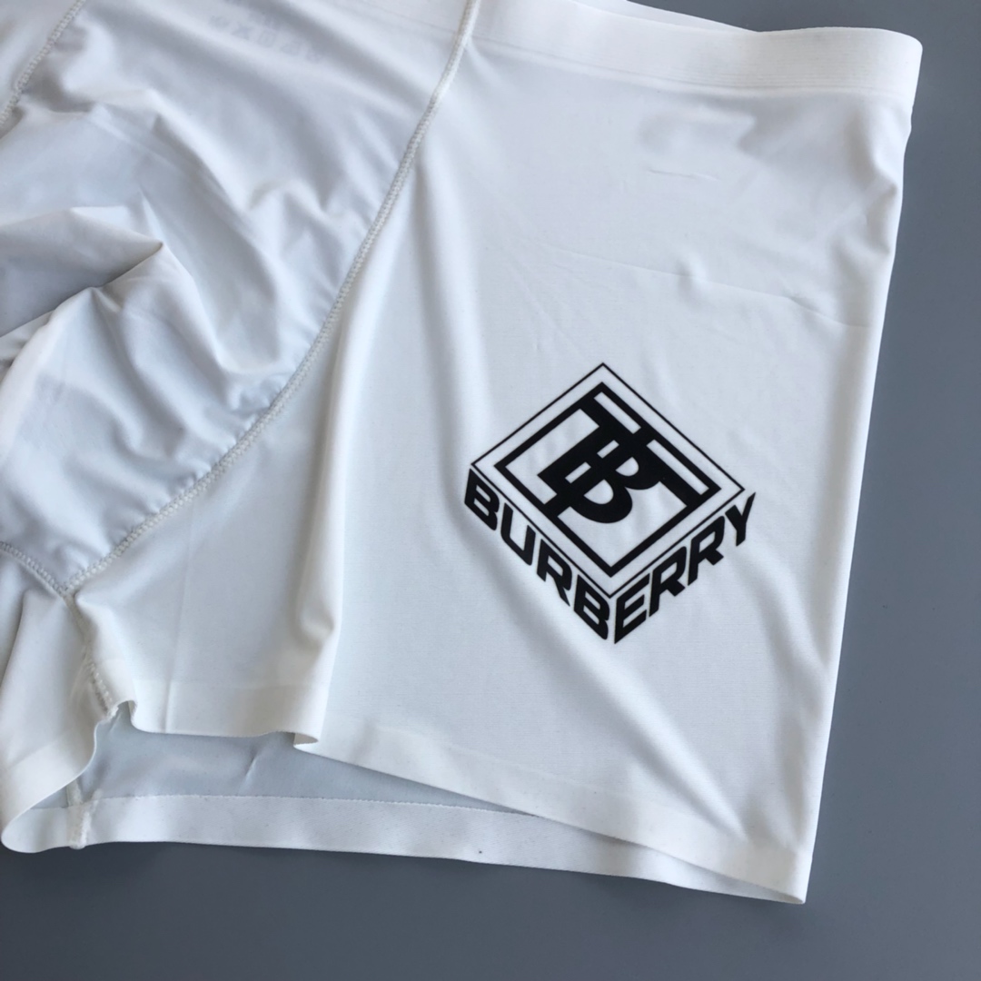  Burberry 巴宝莉 经典男士精品！采用无痕拼接 无缝压胶工艺 高档羊奶丝材质 轻薄透气丝滑 无束