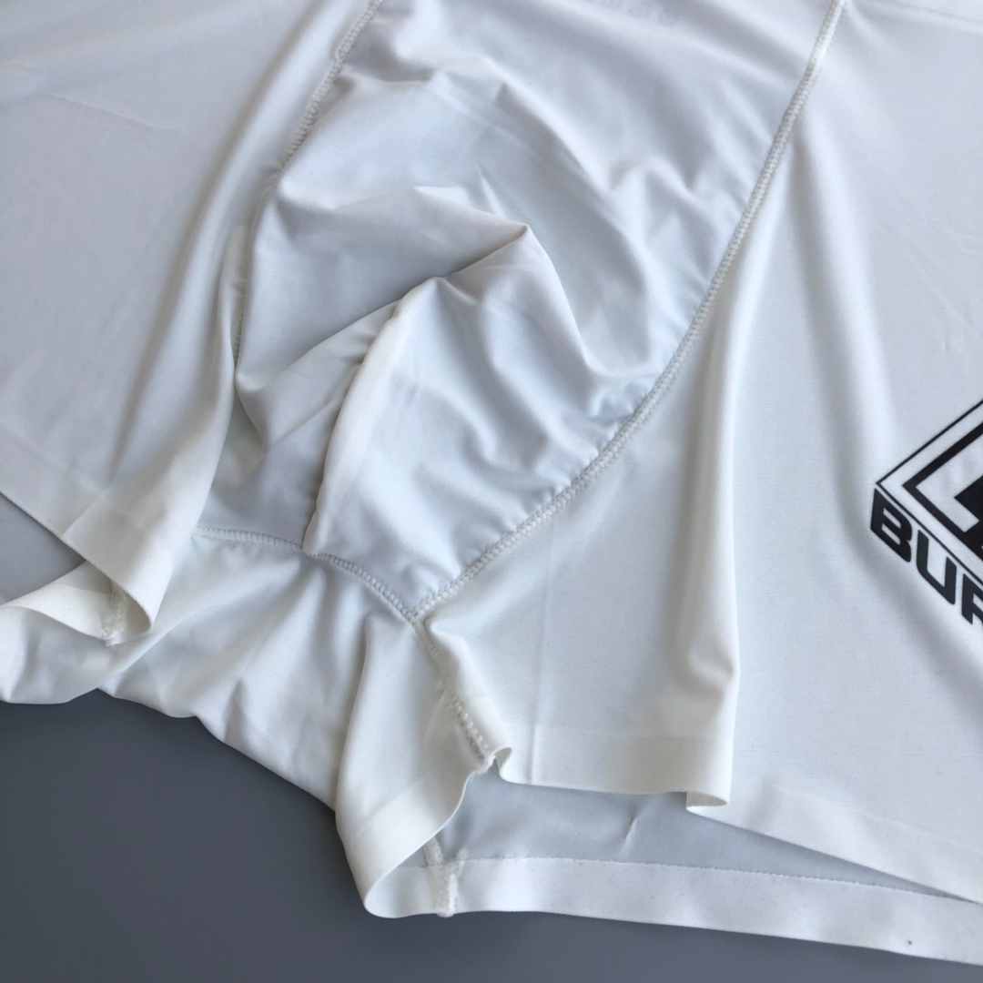 Burberry 巴宝莉 经典男士精品！采用无痕拼接 无缝压胶工艺 高档羊奶丝材质 轻薄透气丝滑 无束