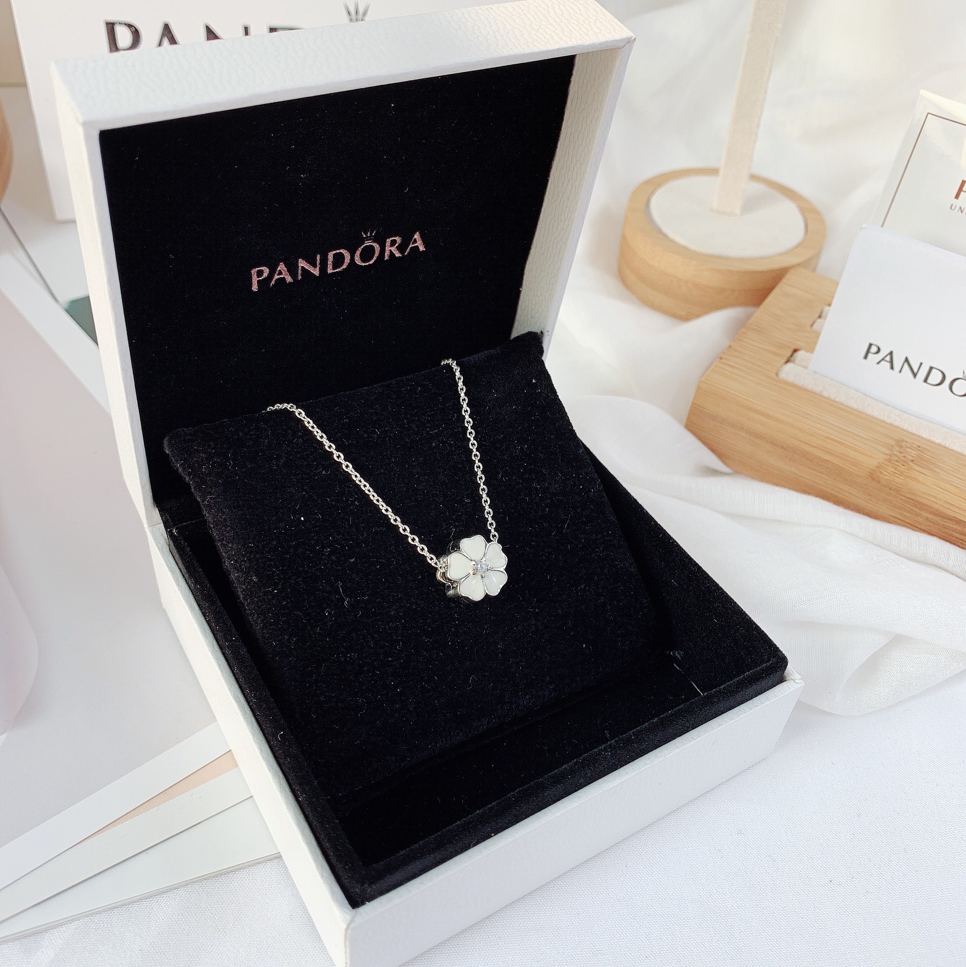 NO:103633,[Counter Purchase Level] PANDRA Pandora Necklace Sterling Silver White Petal Necklace, Pandora Necklace, Necklace, Pure Silver19860909【专柜代购级别】 PANDRA 潘多拉项链纯银白色花瓣项链,潘多拉项链,necklace,pure silver,Jewelry