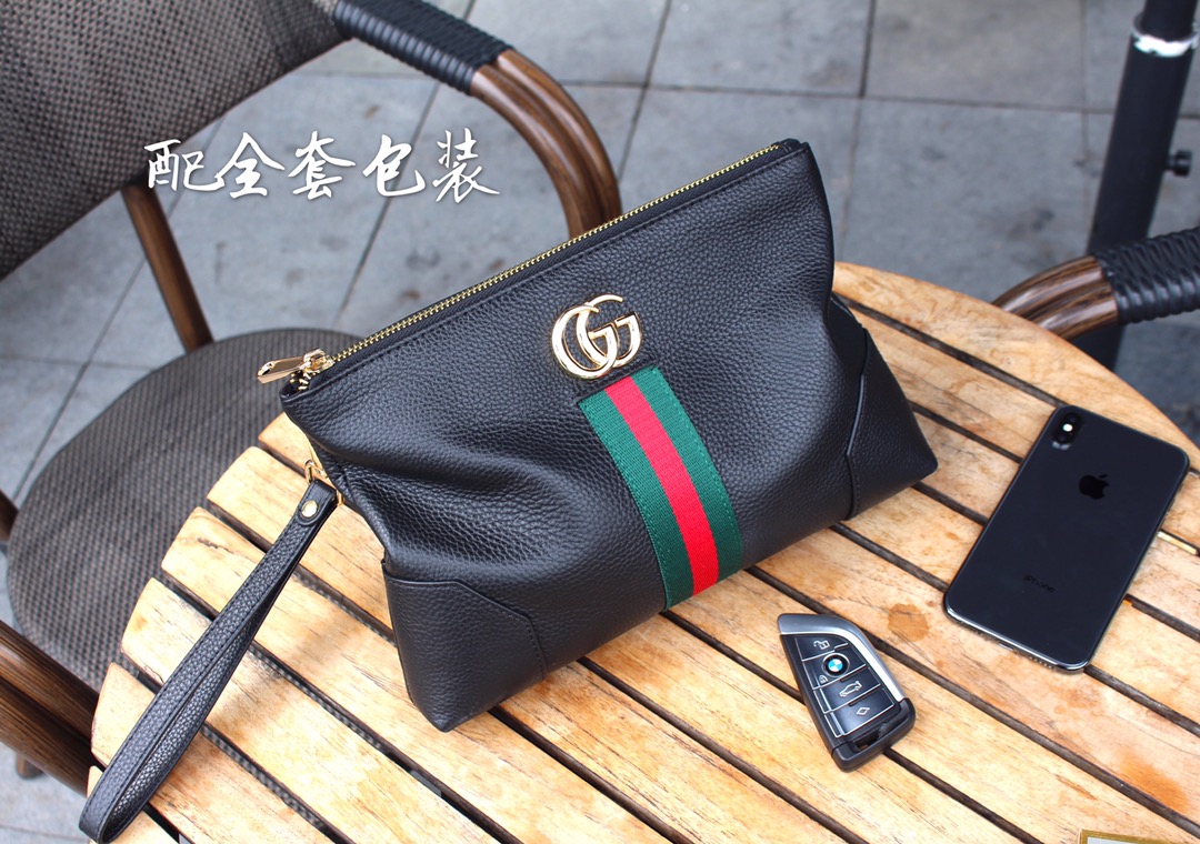 J5 。GUCCI 型号： 6017黑色。牛皮的毛孔放大镜可以见绝对的实实在在小牛皮修面进口。男女通用。官網同款再次來襲雙面頭層打造與正品0差距歡迎官網比對找全市場最高性價比的請看這裏规格：27x18x4cm