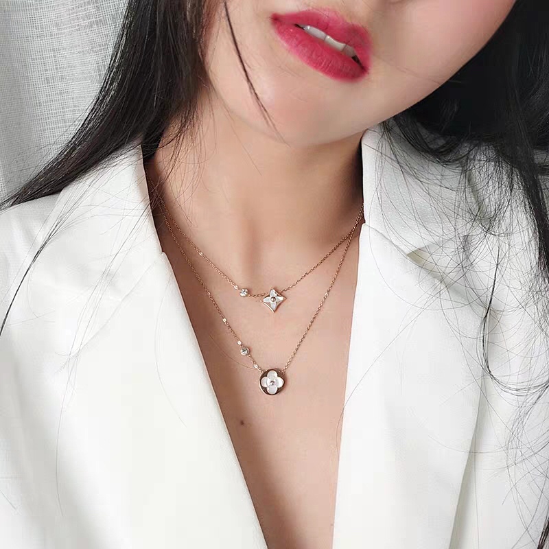 NO:359868,White/Pink Sheets, beautiful LV necklaces, 2 shows White Sheets, Lv necklaces, louis vuitton, necklace19860909白贝/粉贝 美到炸裂的LV 项链 2款 show 白贝都,Lv项链,louis vuitton,necklace,Jewelry